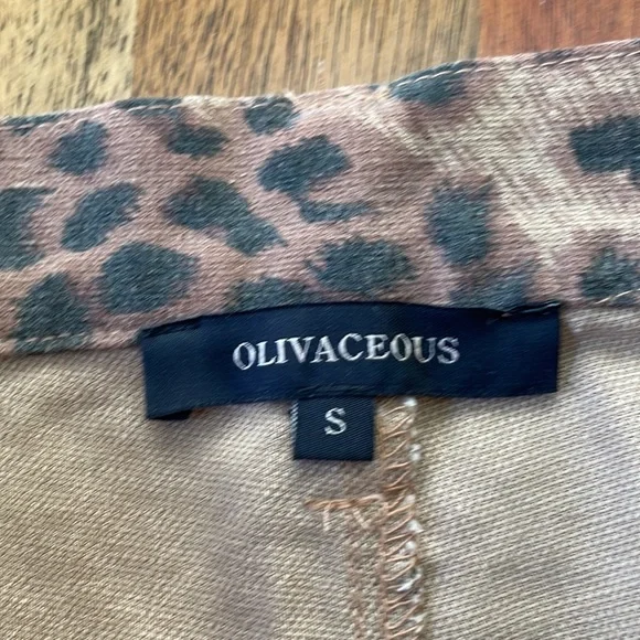 Olivaceous Jean - Picture 3 of 8